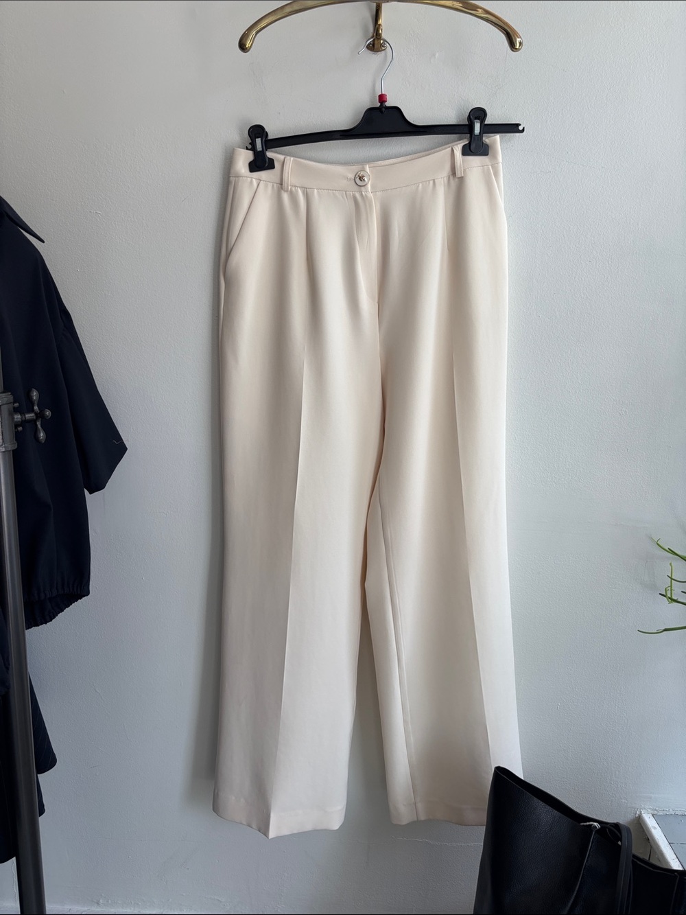 Vilagallo Wide-Leg Cream Trousers